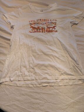 2/20$ Levi's White Tee with Orange Graphic Logo